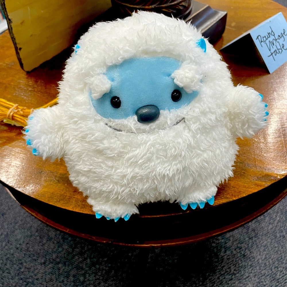 Baby Yeti-Aurora